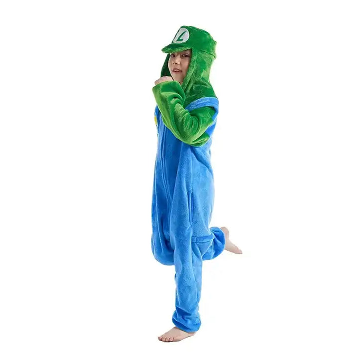 kigurumi luigi enfant pied en l air